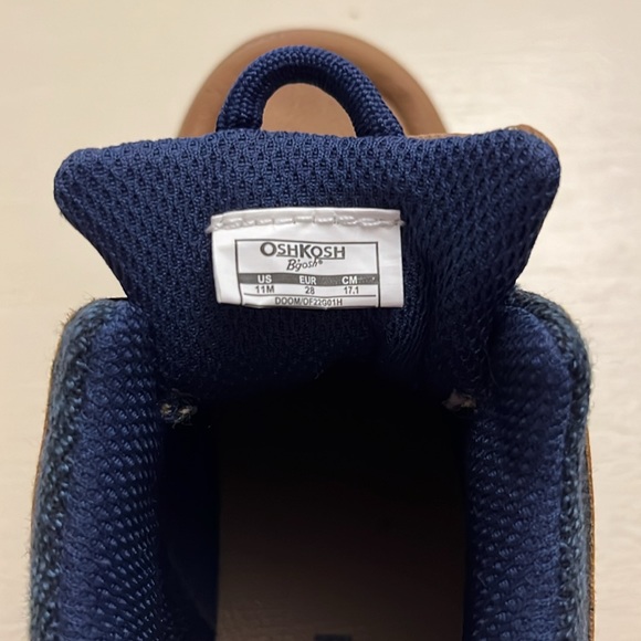 Like new, Boys size 11 boots by Oshkosh - Picture 5 of 6